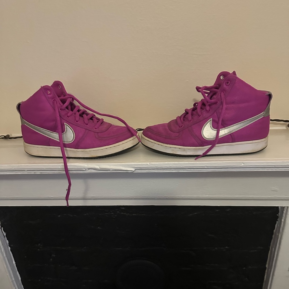 Nike Fuchsia Athletic Shoes Women’s 9 Men’s 7